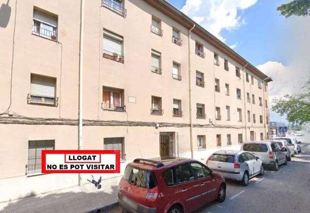 Tenanted Vic flat, 3-bedroom income asset