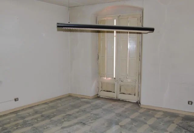 Street-front Manlleu commercial unit, 56 m²