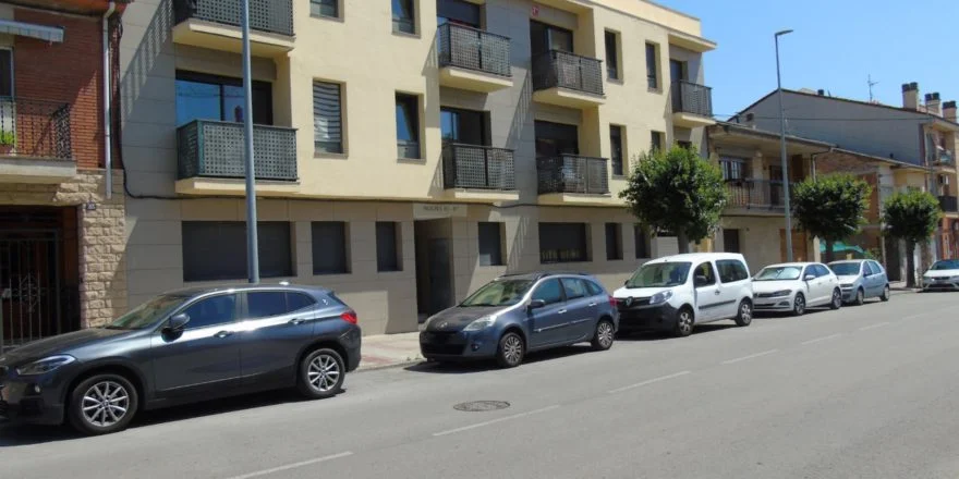 Two-bedroom flats and parking in Torelló