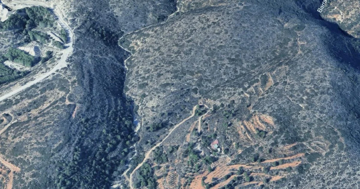 Large rural plot with reform potential