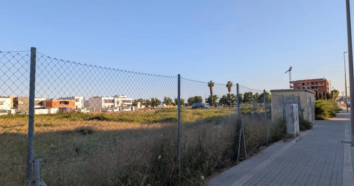 Development land with 3,153 m² buildability