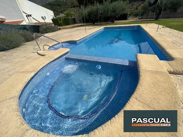Casa de campo con parcela de 3.000 m²