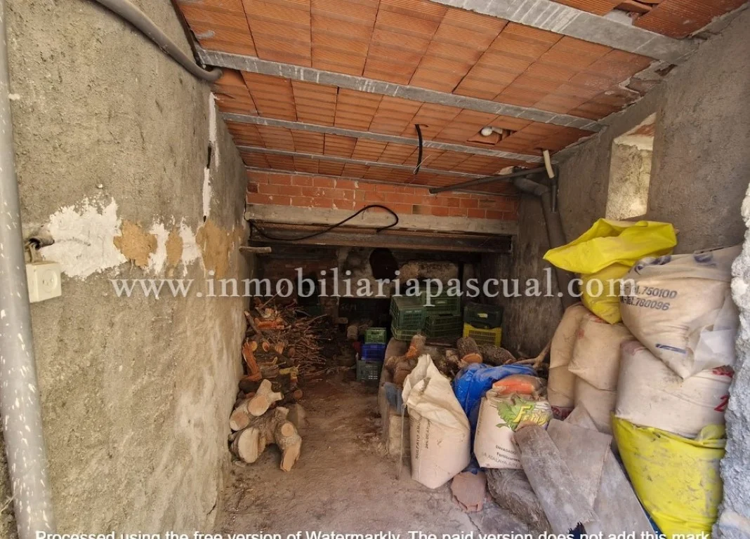 Unifamiliar de cinco dormitorios en Benimassot