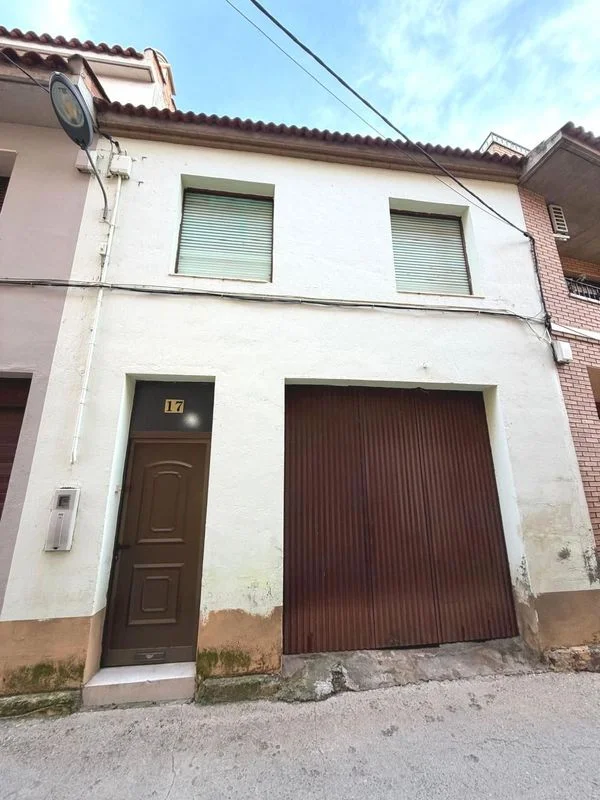 Bright renovated flat, four bedrooms