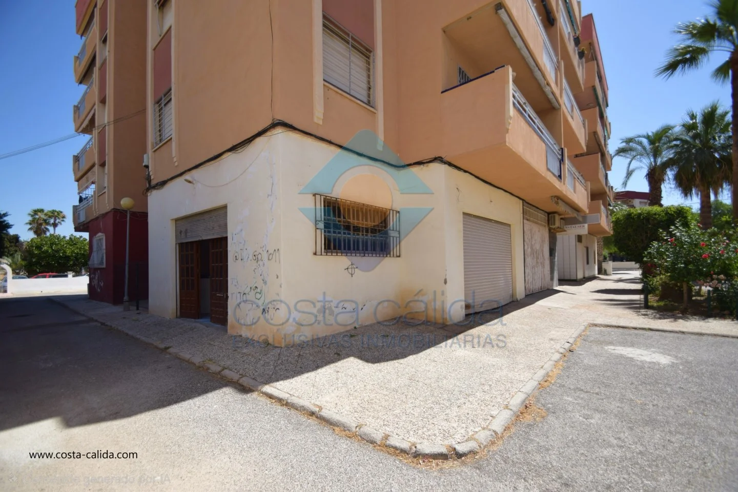 Corner commercial unit near beach
