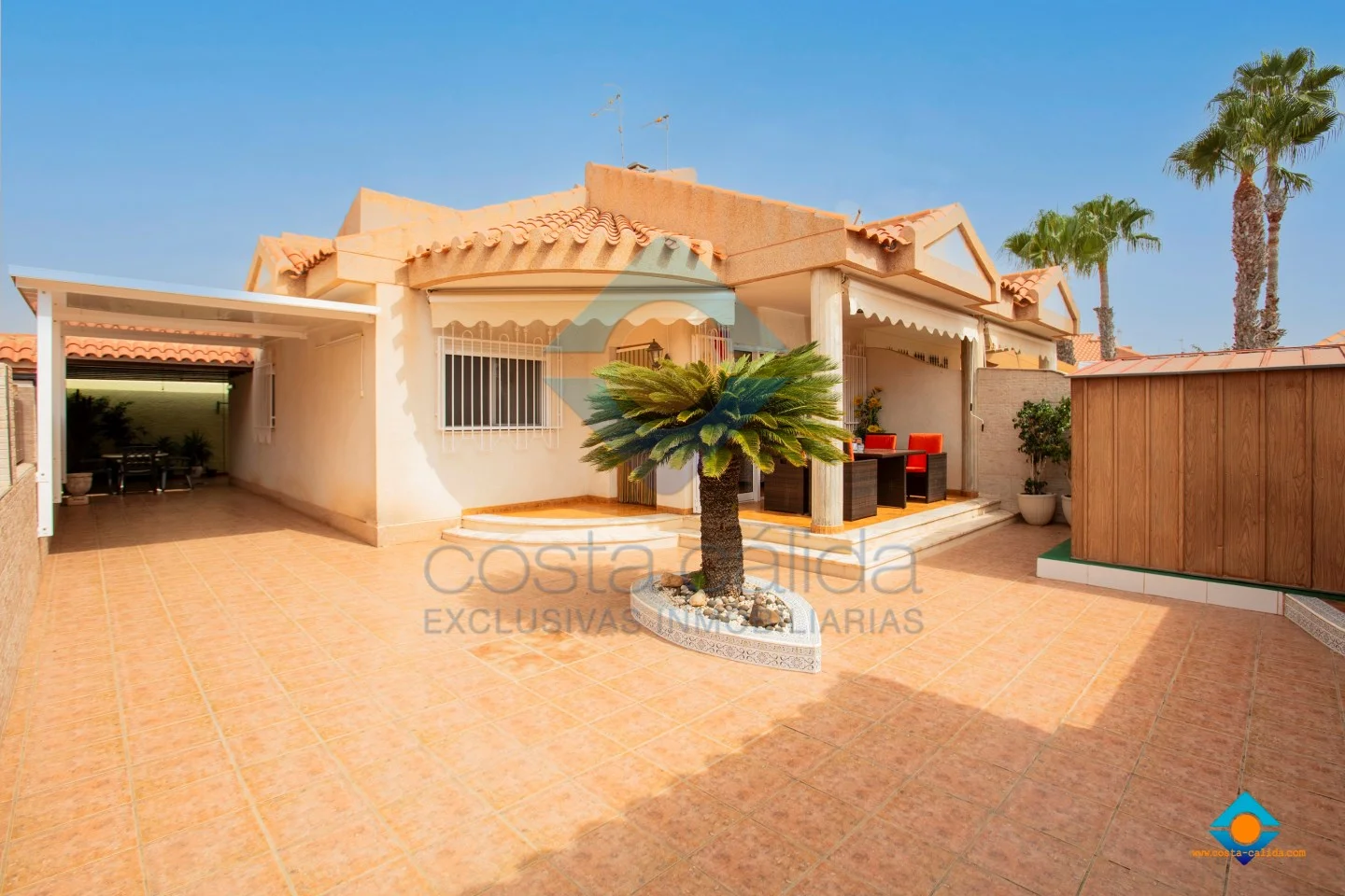 Single-level coastal house with garden