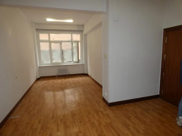 Street-facing office near Zabalburu