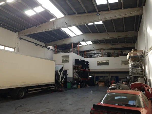 Large refurbished industrial unit with yard
