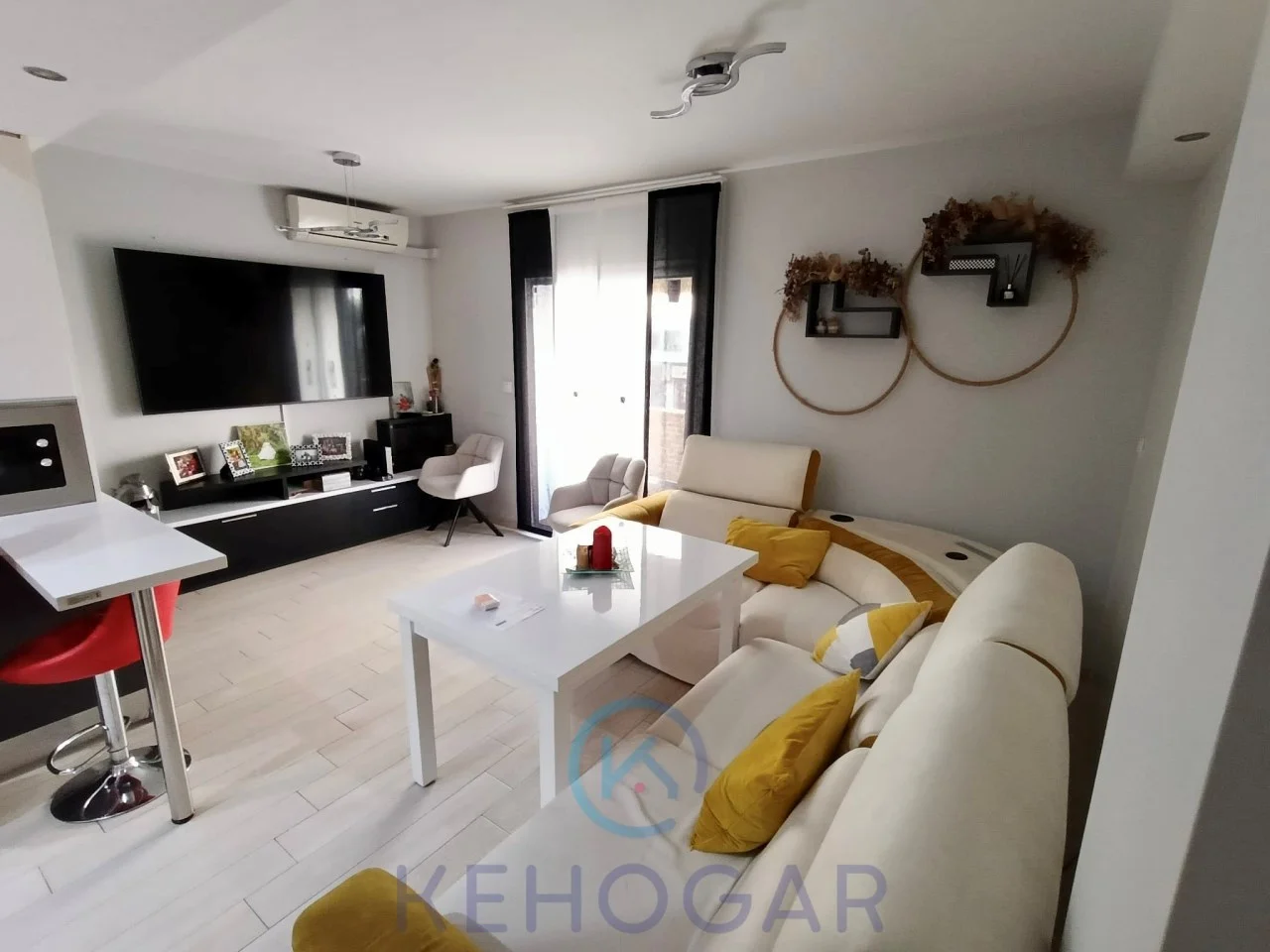 Reformed Dos Hermanas flat, 2-bedroom investment