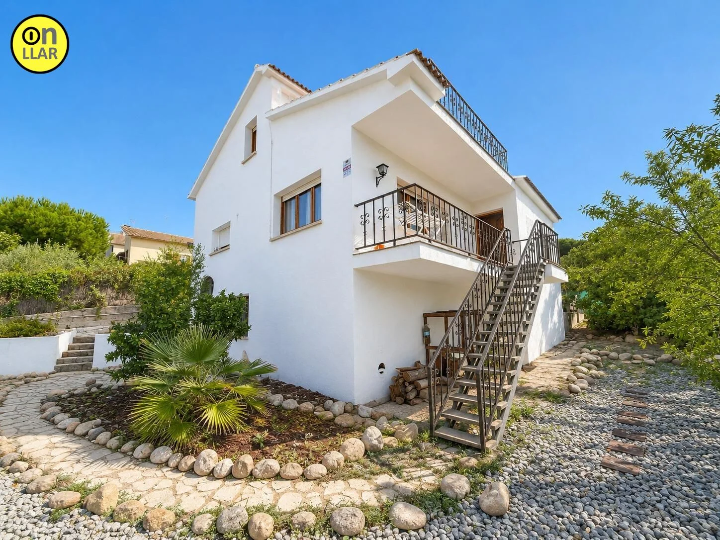 Five-bedroom house with private pool