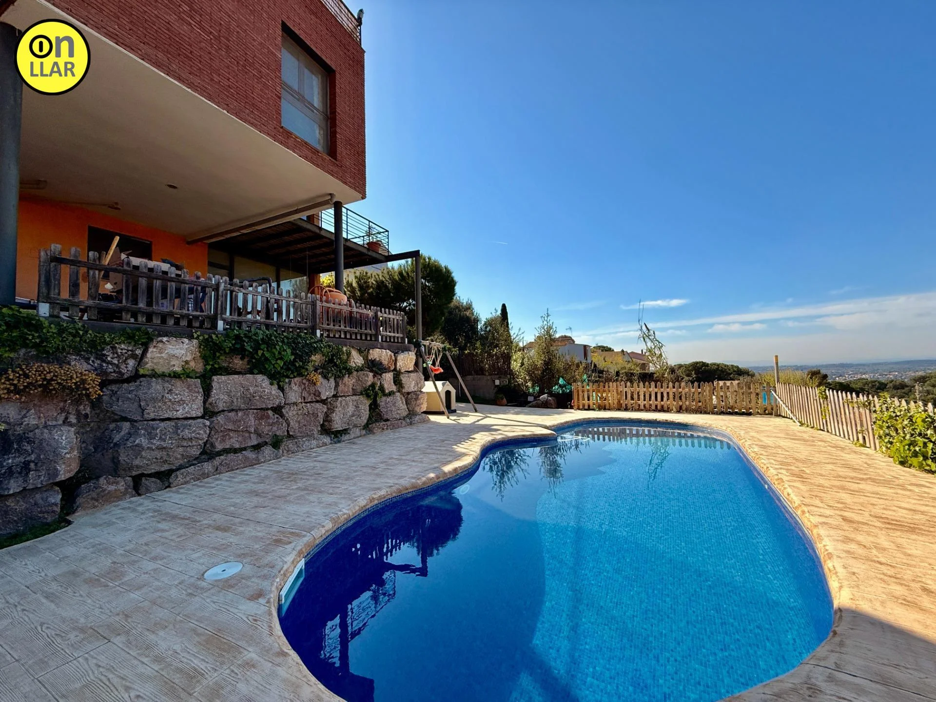 Casa con piscina y dos viviendas en Santa Creu