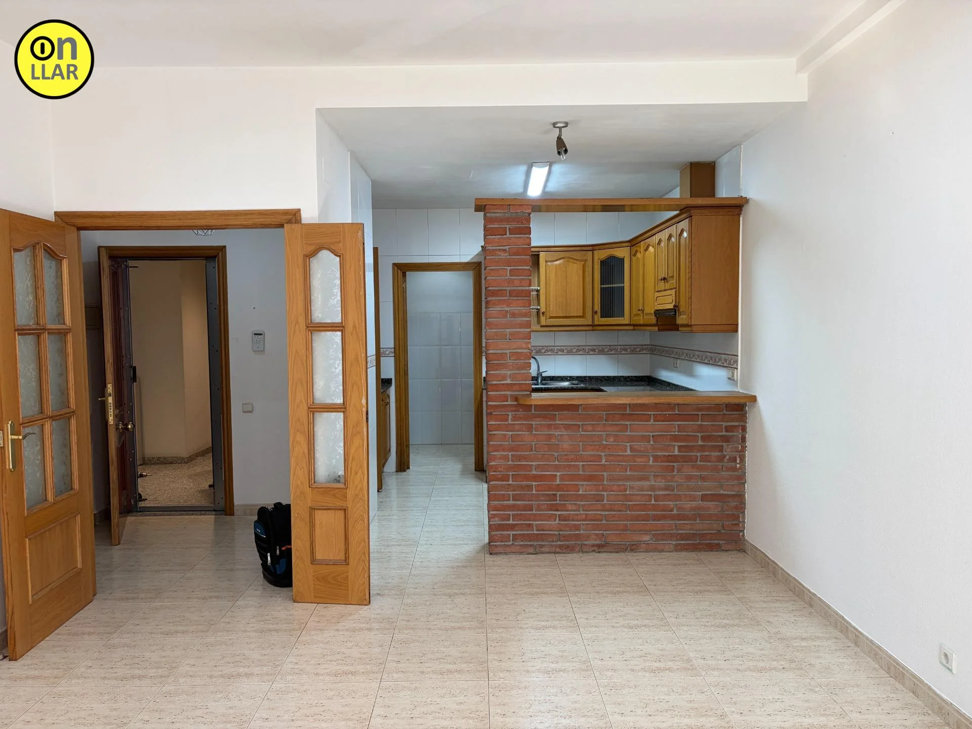 Piso de planta baja junto a estación, 2 habitaciones