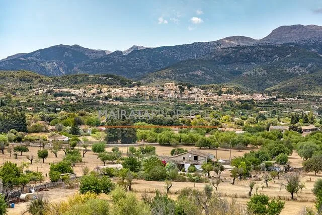 Finca rústica edificable con vistas montañosas