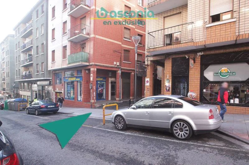 Garaje céntrico en Basauri para coche y moto