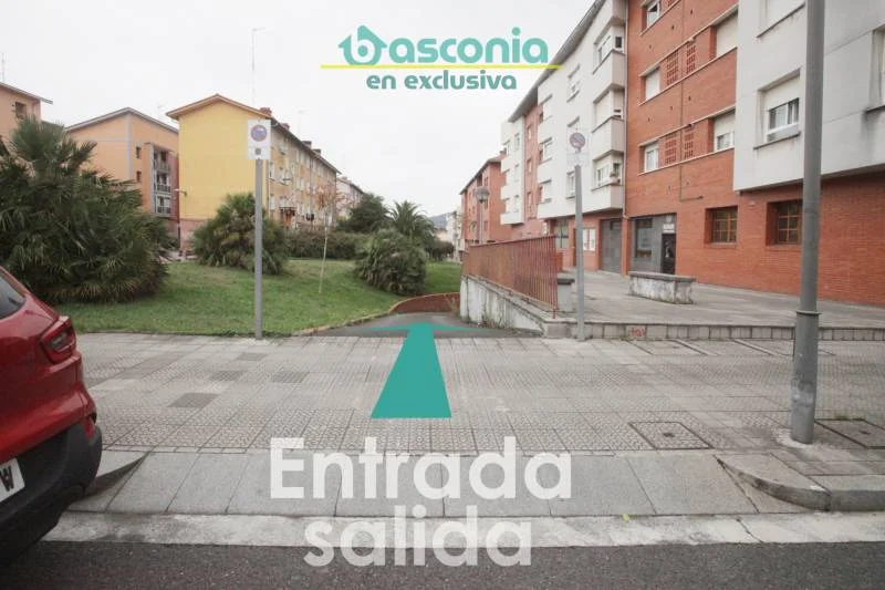 Garaje para coche grande en San Miguel