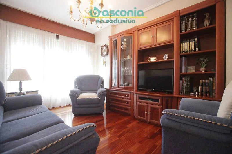 Ariz flat near metro, three bedrooms