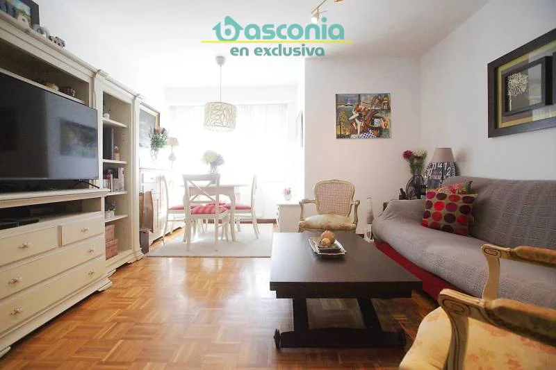 Three-bedroom Ariz flat with parking