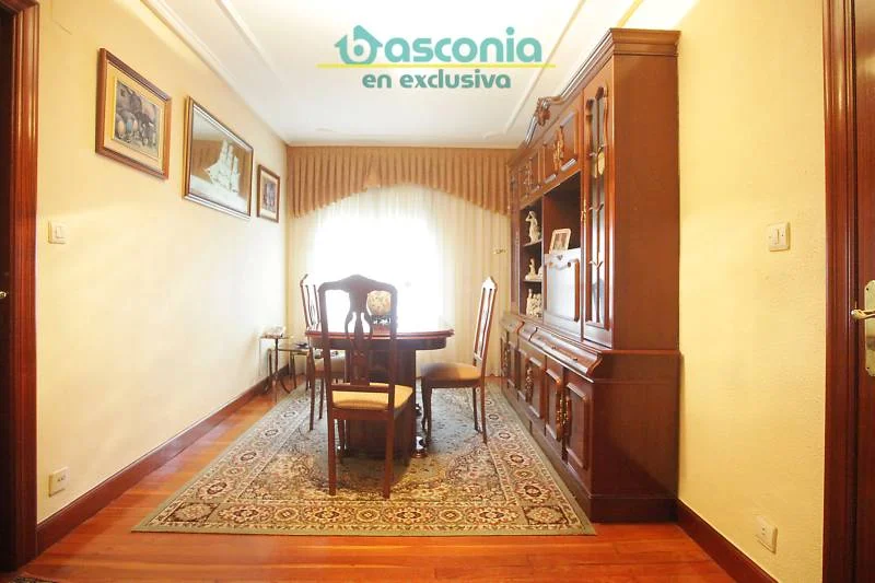 Three-bedroom flat near Basauri metro