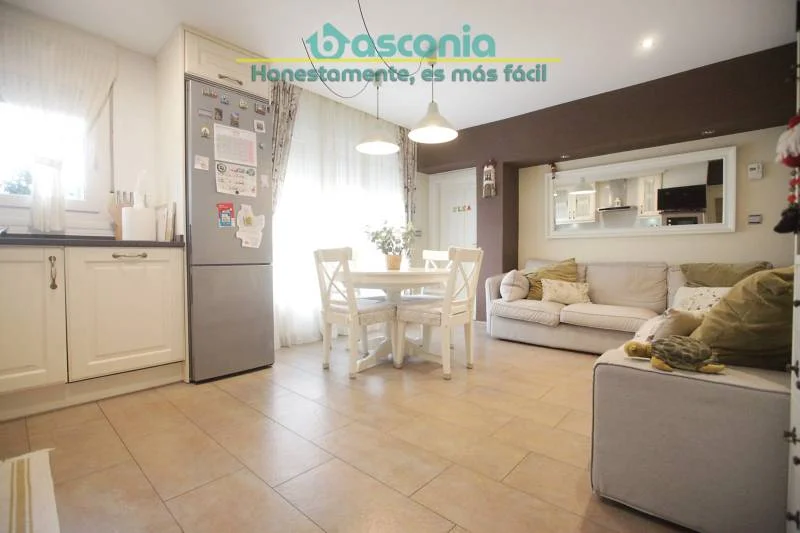 Piso casi nuevo en Urbi, tres dormitorios