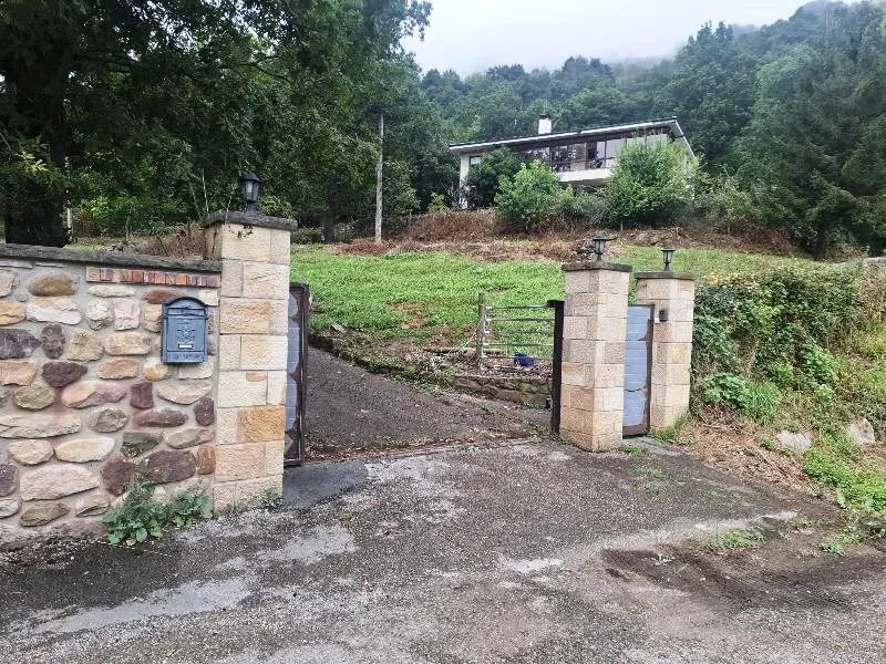 Gran casa rural con extensa parcela