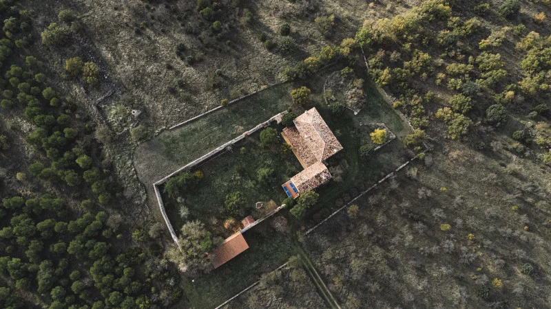Rehabilitated rural house, 18.5-hectare estate
