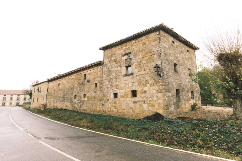 Large Canduela house with annex nave