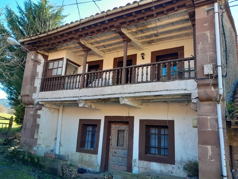 Casa pareada reformable en Celis, 4 dormitorios