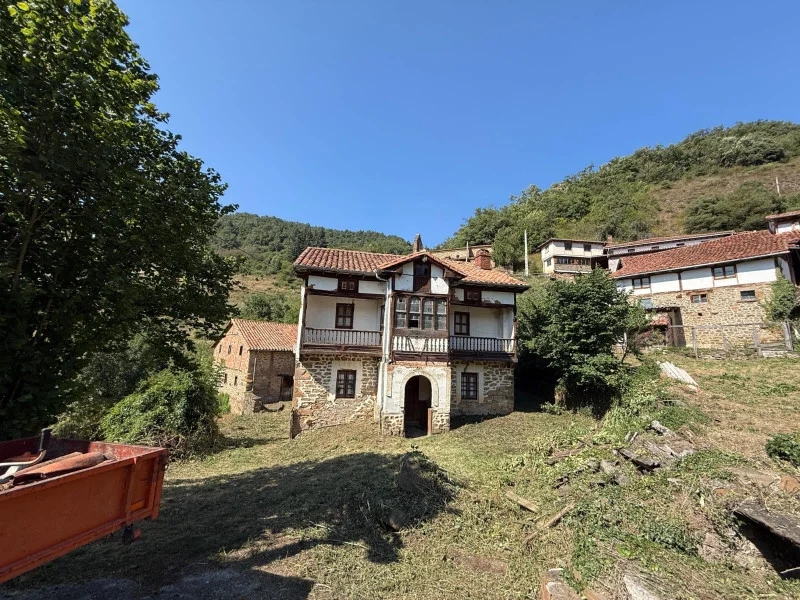 Casa rural con finca de 3.260 m²