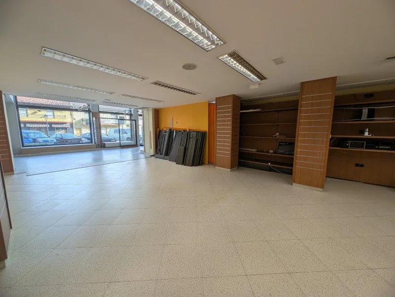 Local comercial céntrico en Colindres, 428 m²