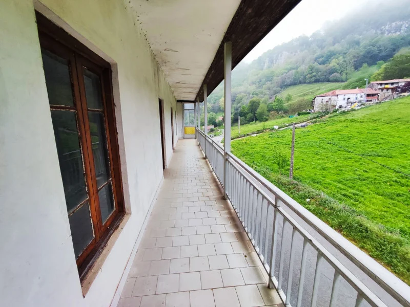 Piso para reformar con jardín de 400 m²