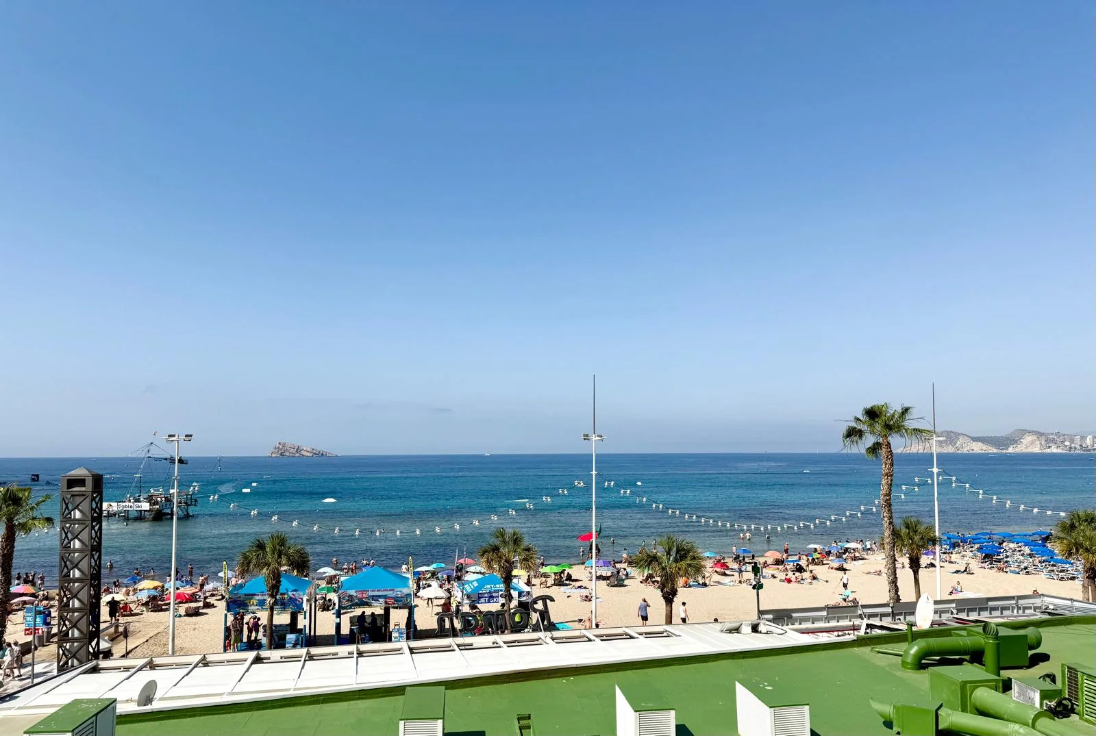 Spacious beachfront apartment, four bedrooms