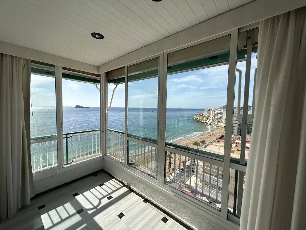 Beachfront Benidorm apartment, 3 bedrooms