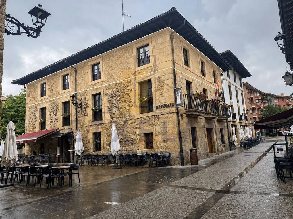 Gran piso para reformar en Elorrio histórico