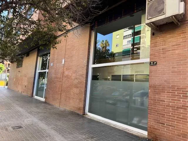 Local comercial cerca de universidades, 220 m²