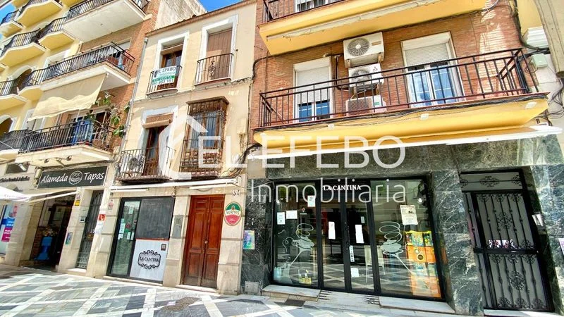 Edificio con ingresos en el centro de Antequera