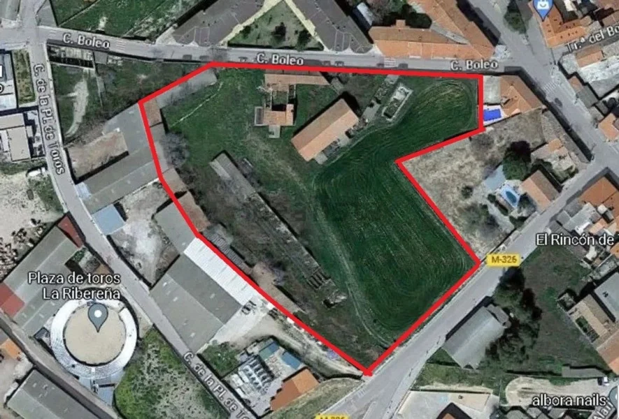 Large urban plot in central Fuentidueña