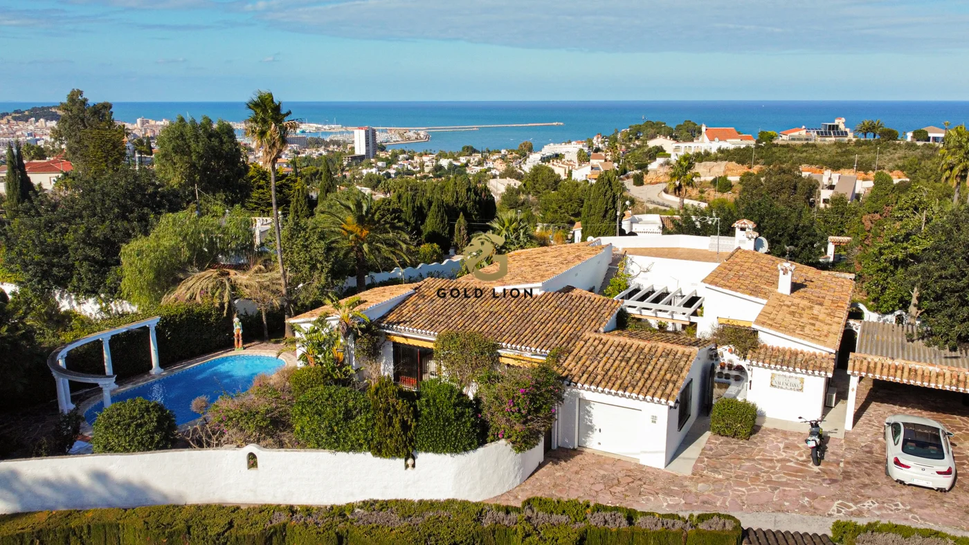 Villa en Denia con cinco dormitorios