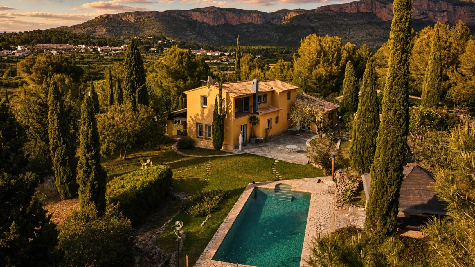 Finca rústica con apartamento de invitados y piscina