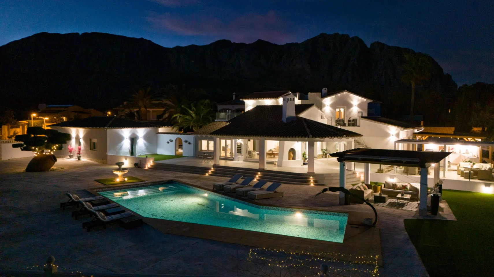 Reformed villa with 2,288 m² plot