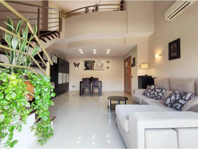 Amplia casa en Manresa con terraza privada