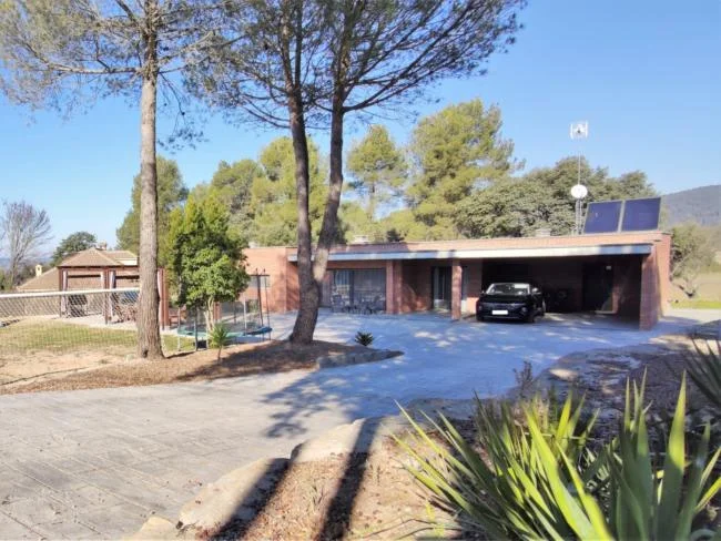 Chalet de una planta con gran parcela