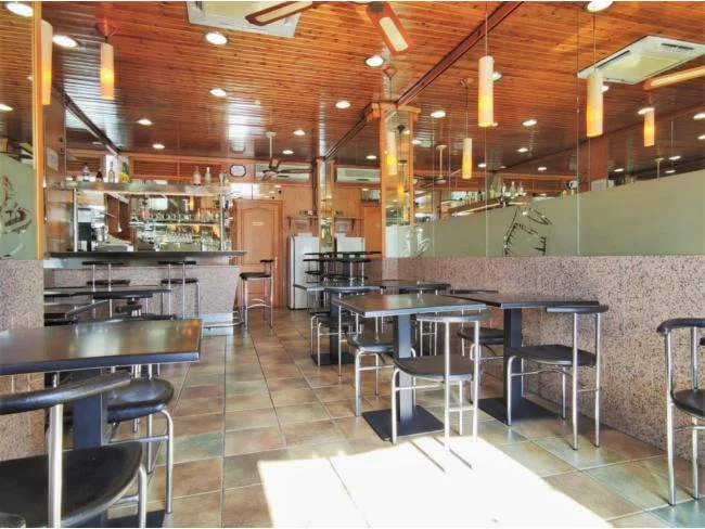 Bar-restaurante equipado junto a la estación de Manresa