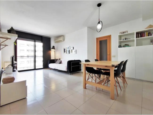 Piso luminoso en Manresa con piscina y 3 habitaciones