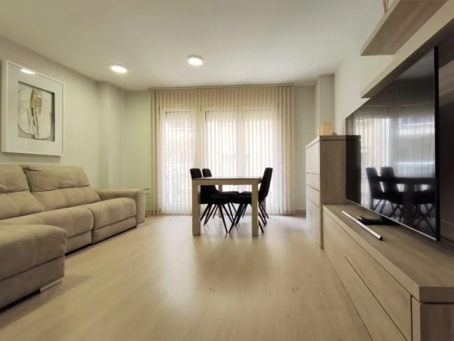 Central four-bedroom flat with lift