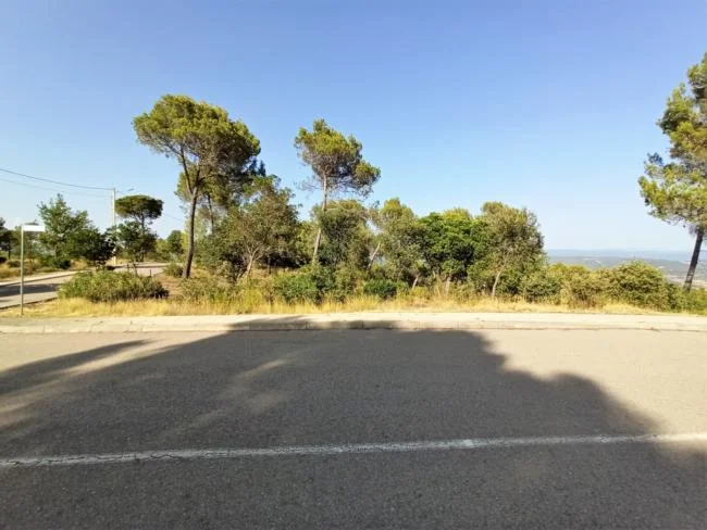 Parcela urbanizada con excelentes vistas