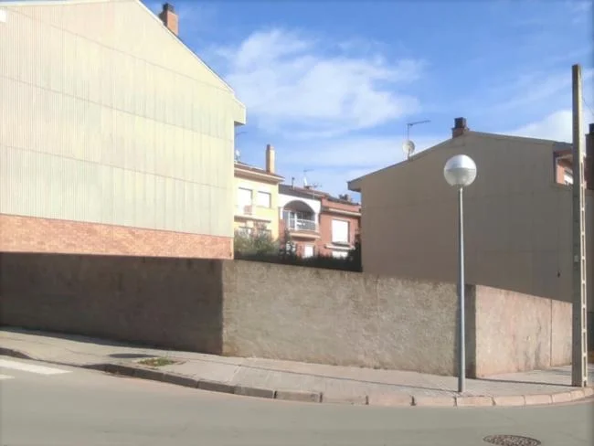 Terreno urbano en esquina para adosado