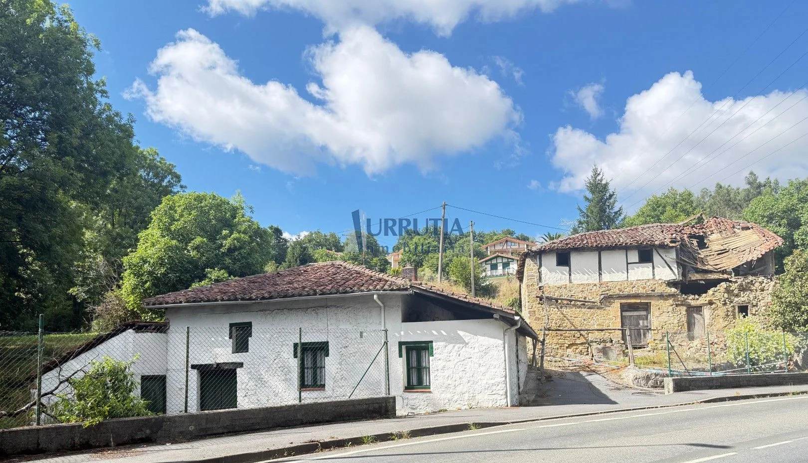 Renovation caserio with 4,260 m² land