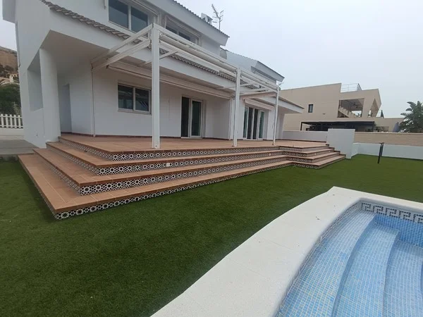 Chalet en Almerimar con piscina y 5 dormitorios