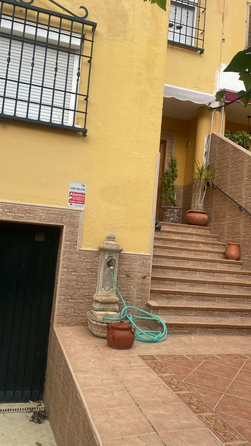 Four-bedroom townhouse in Santa Ana