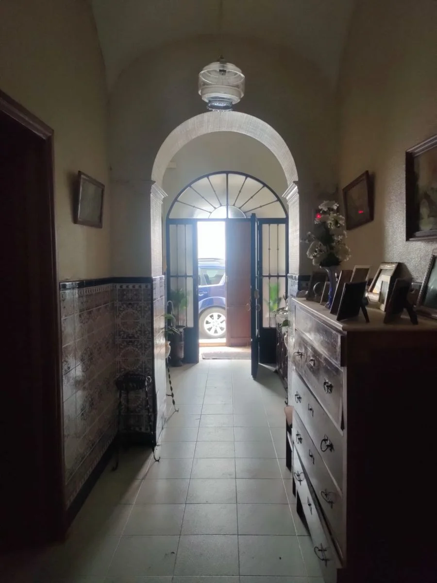 Two-bedroom renovation house near centre